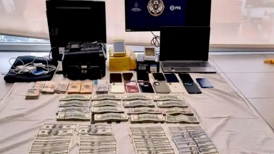 Cae una red de casinos virtuales en Mar del Plata: secuestran dinero, autos de lujo y armas