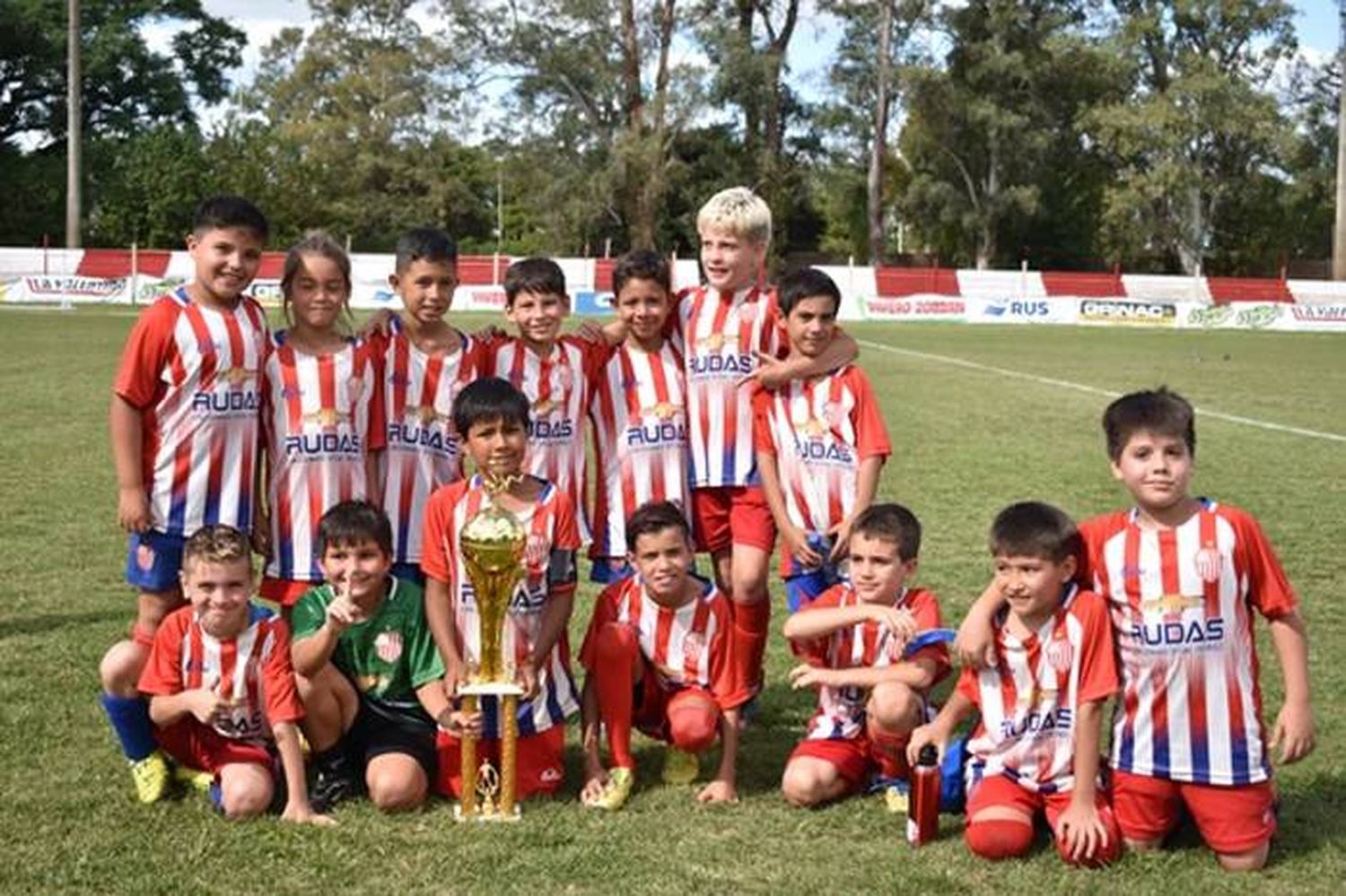 Fútbol Infanto Juvenil:  Gran torneo organizado  por el �SLobo⬝ Libertad