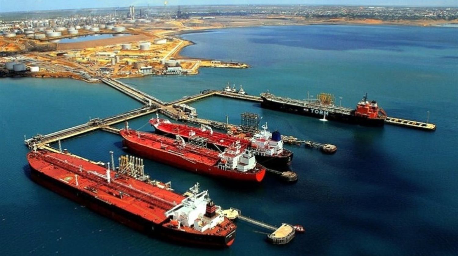 Envíos de petróleo de Venezuela a Cuba disminuyeron en septiembre