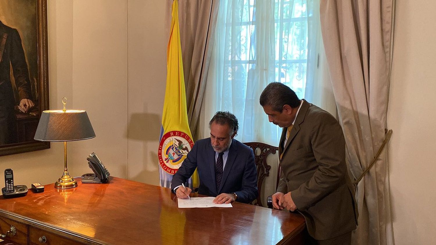 ¡EL MISMO DÍA DE SU CUMPLEAÑOS! Armando Benedetti toma posesión de su cargo en Caracas