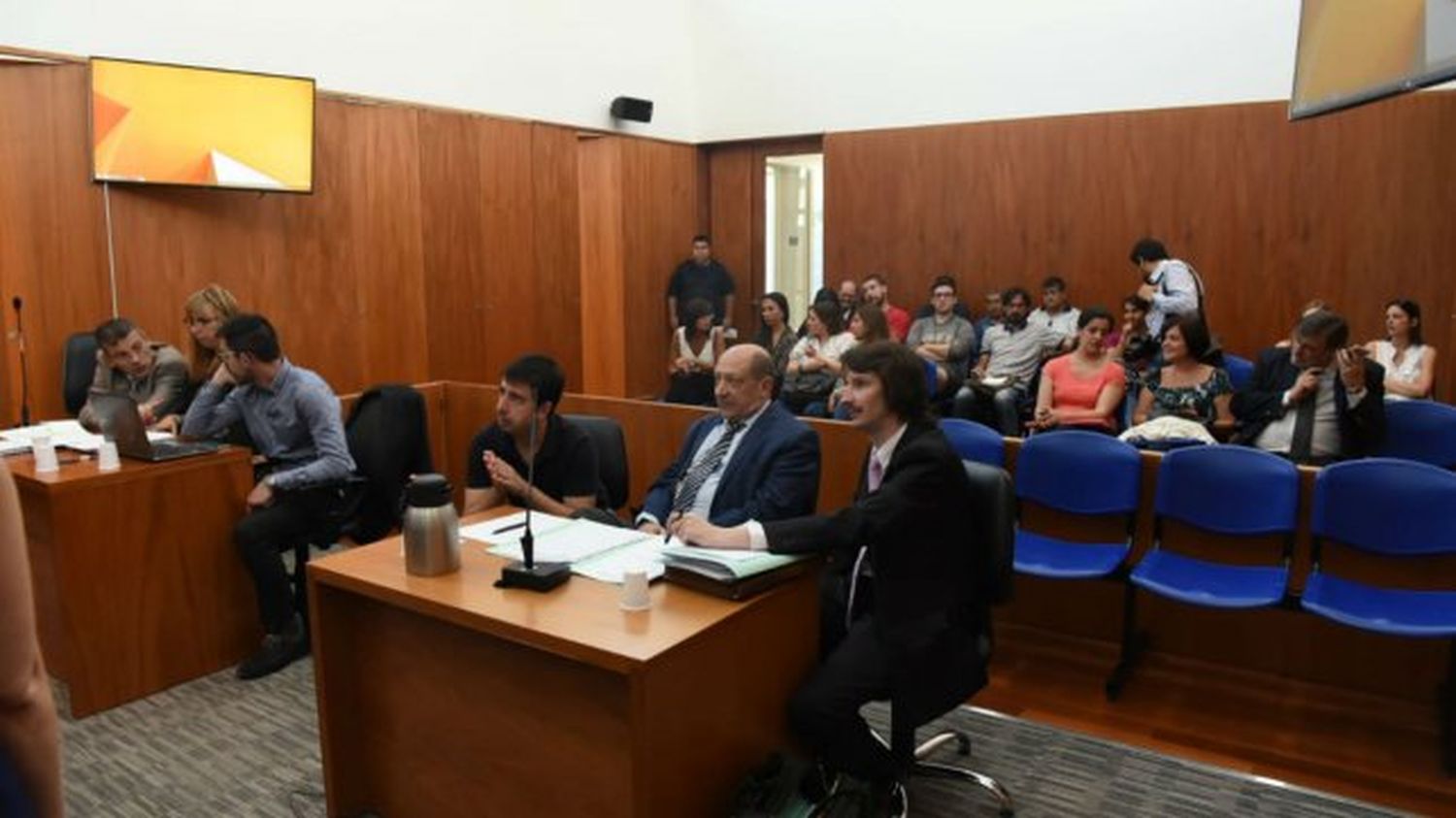 Café de la Flor: juzgan a un inspector por la muerte del músico