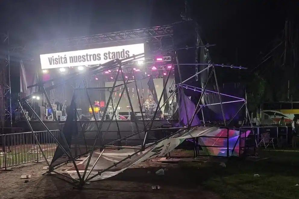 Tragedia en el sur de Santa Fe: murió una mujer al ceder parte de la estructura de un escenario