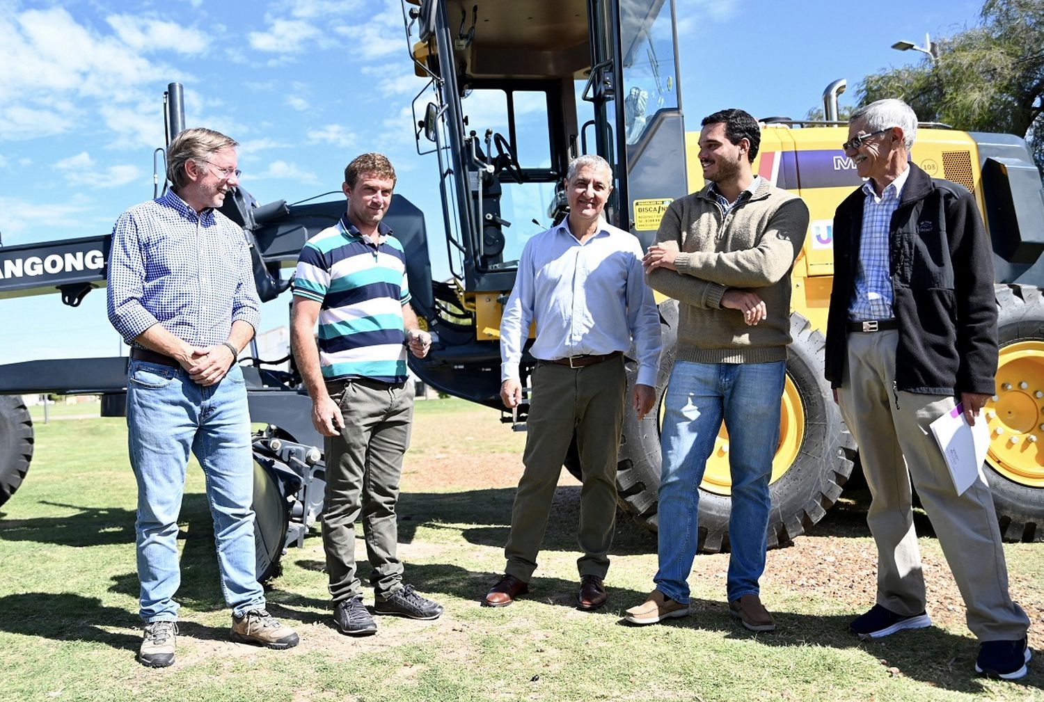 Juan José Bahillo recorrió obras, entregó fondos y maquinarias en Aldea San Antonio y Urdinarrain