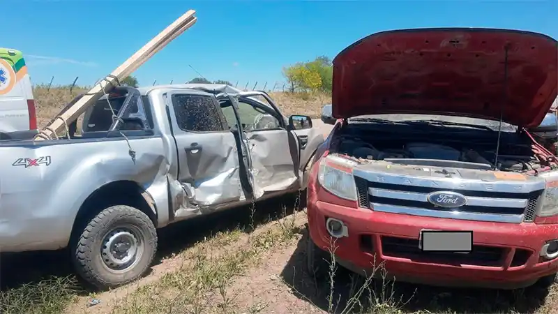 Tremendo choque entre dos camionetas: un herido fue hospitalizado de urgencia
