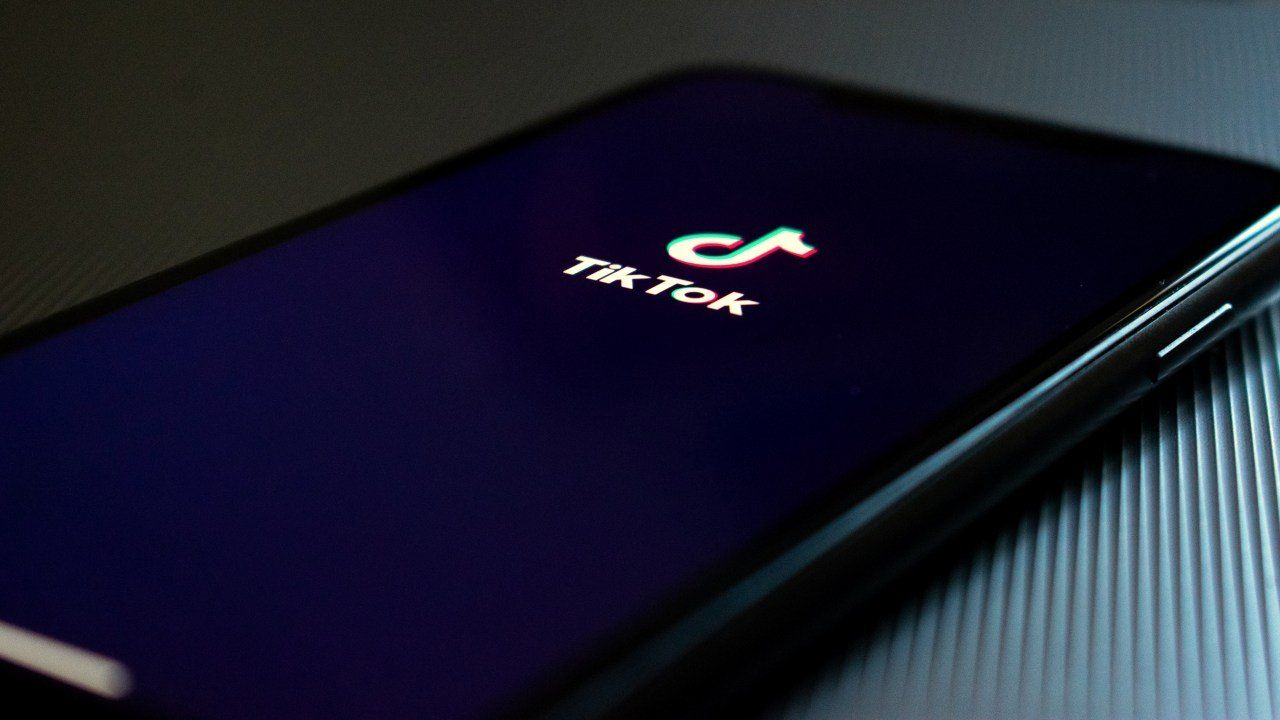 UE impone multa a TikTok por no proteger privacidad de menores