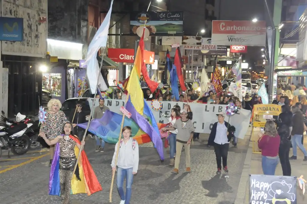 Se movilizaron contra la discriminación en una marcha de la diversidad