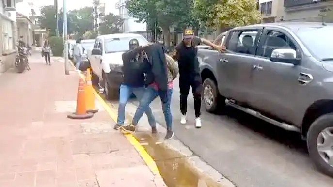 Un preso de Batán y su novia vinculados a millonaria extorsión