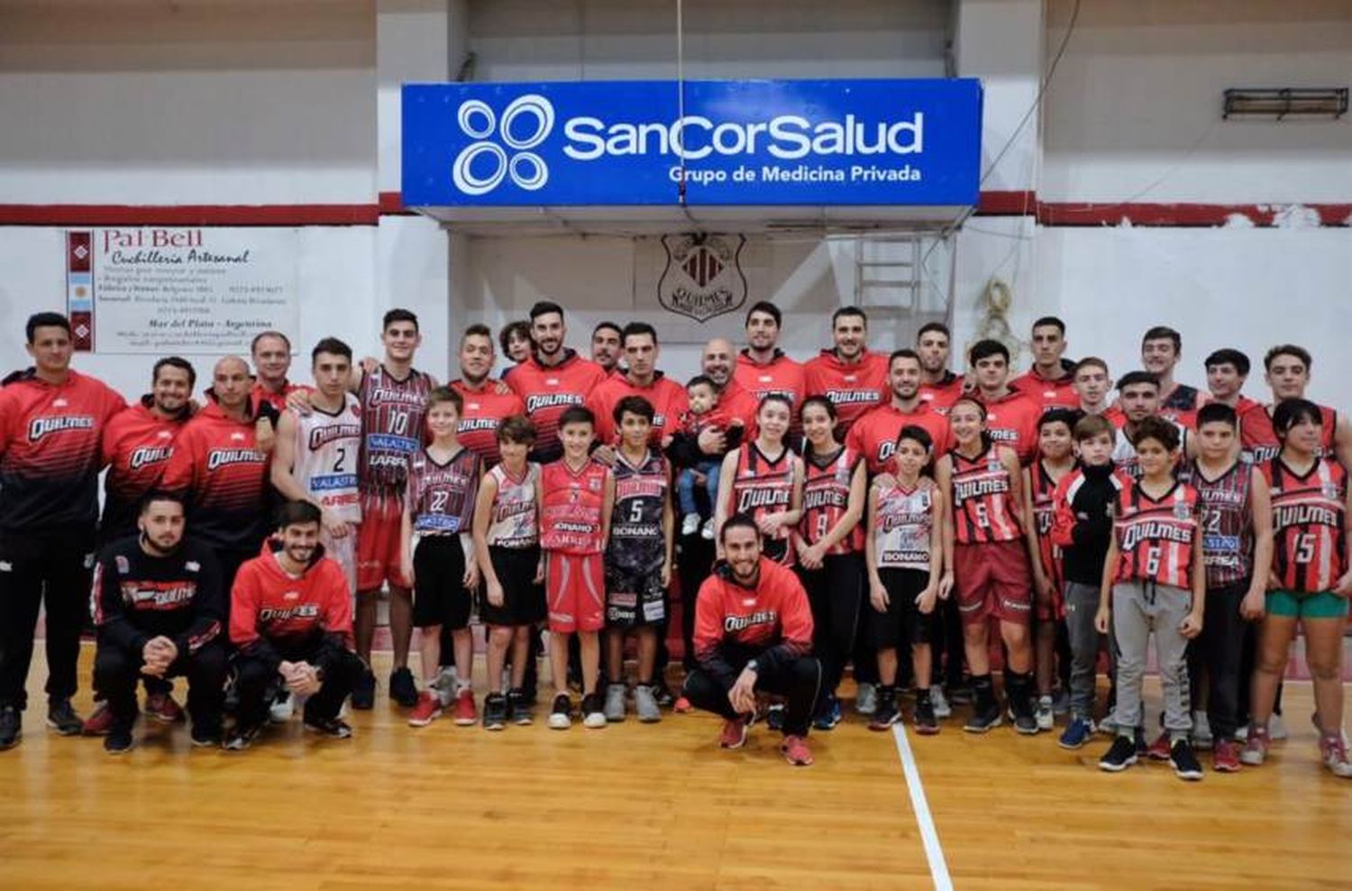 Quilmes presentó su plantel y la nueva indumentaria