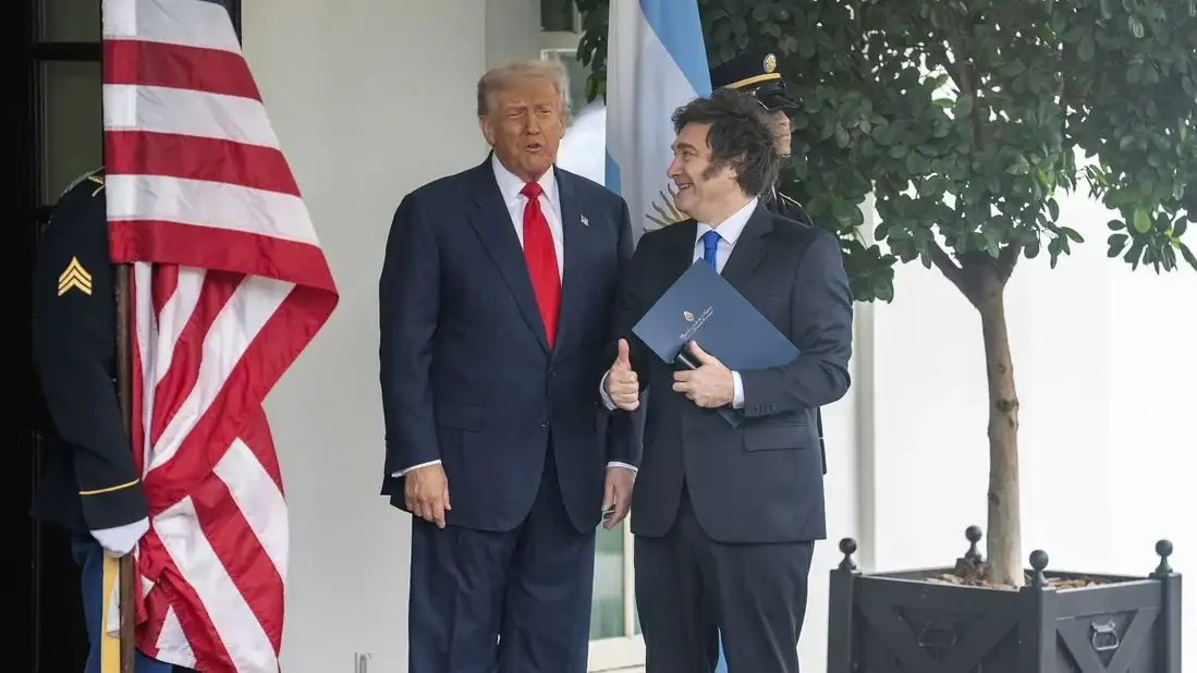 El presidente Javier Milei junto a Donald Trump.