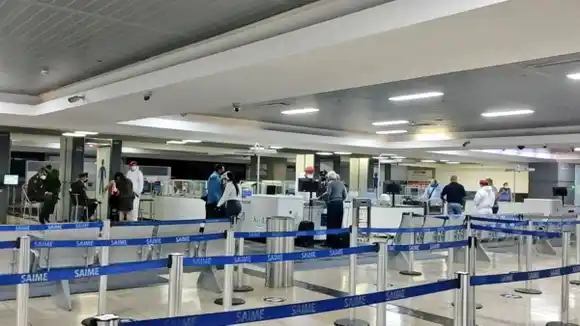 Autoridades migratorias venezolanas expulsaron a periodistas italianos apenas pisaron Maiquetía