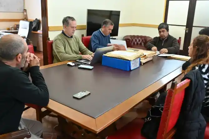 Dos ofertas para avanzar con la restauración integral y puesta en valor de la Escuela Primaria Nº 1