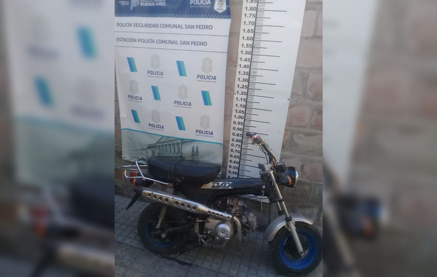 Encontraron una moto abandonada y buscan a su propietario