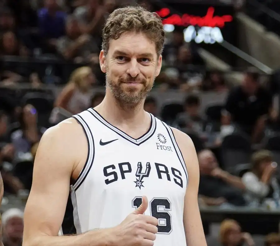 Al español Gasol le toca arrancar desde el banco