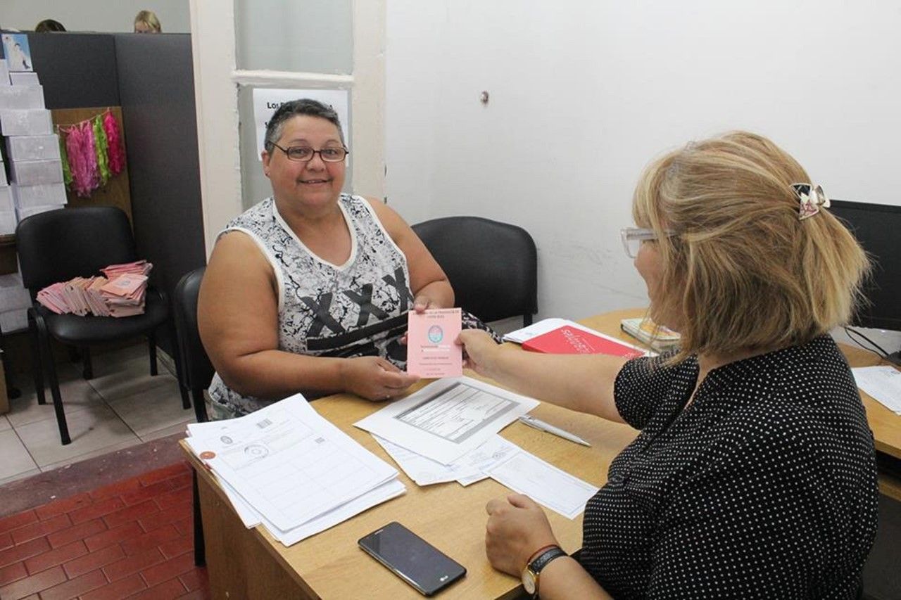 Solicitan al personal de casas particulares tramitar las libretas de trabajo