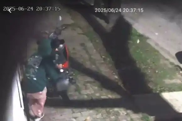 Intentaron robar una moto en barrio Villa Dominga, la tiraron al piso y huyeron