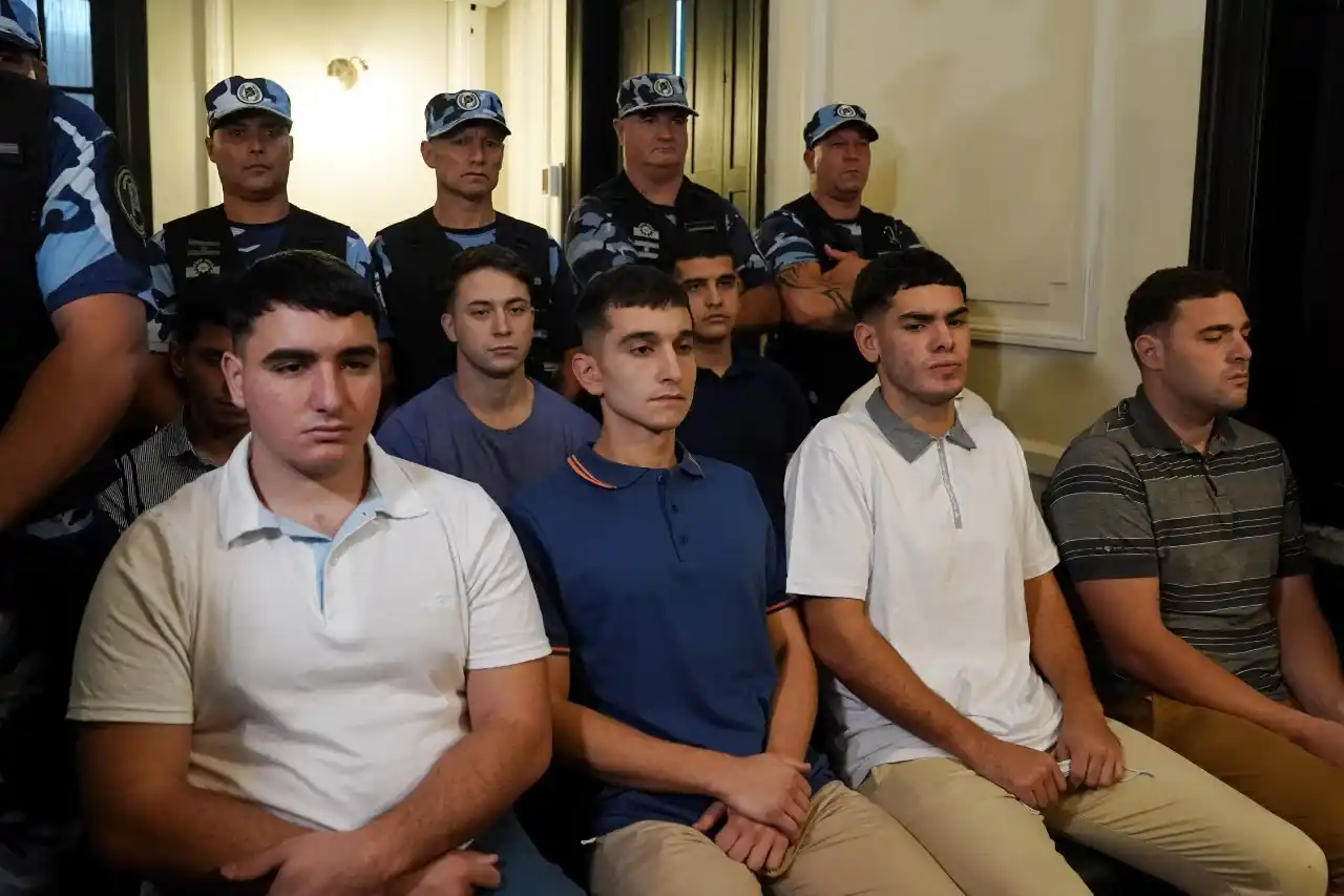 Las primeras imágenes de los rugbiers sin barbijo y a cara descubierta en el juicio por el crimen de Fernando Báez Sosa