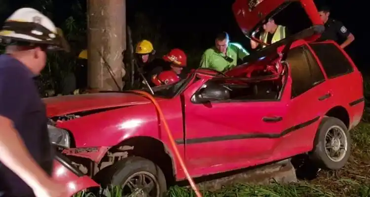 Accidente fatal en la Curva de la Muerte: murió un hombre y una niña de 9 años está grave