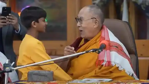Habló niño que protagonizó polémica con el dalái lama: si esperabas algo diferente, te molestarás (VIDEO)