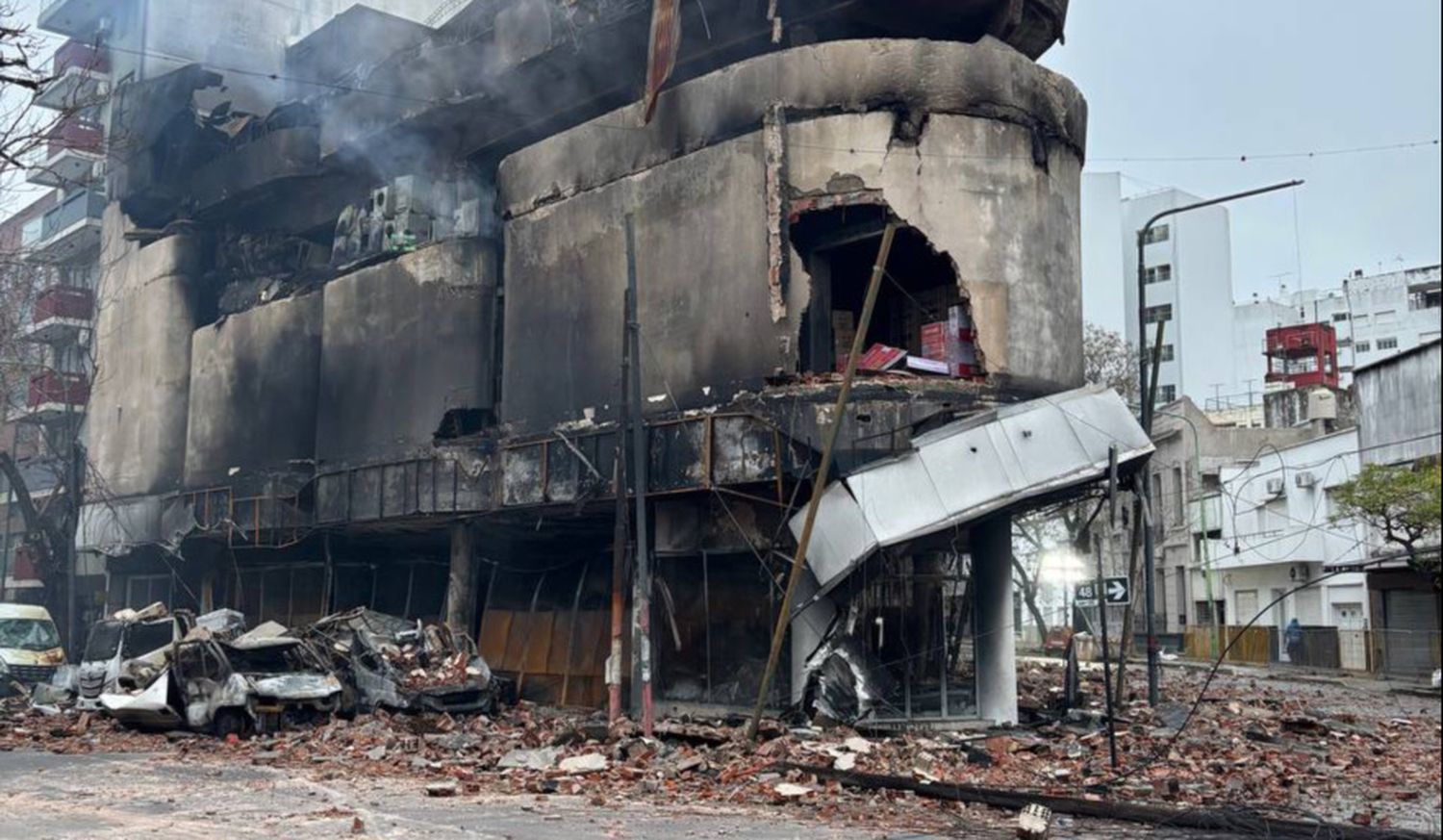 El edificio incendiado era un depósito