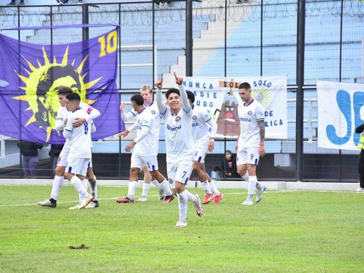 Sol de América venció a
Sarmiento y sigue de racha