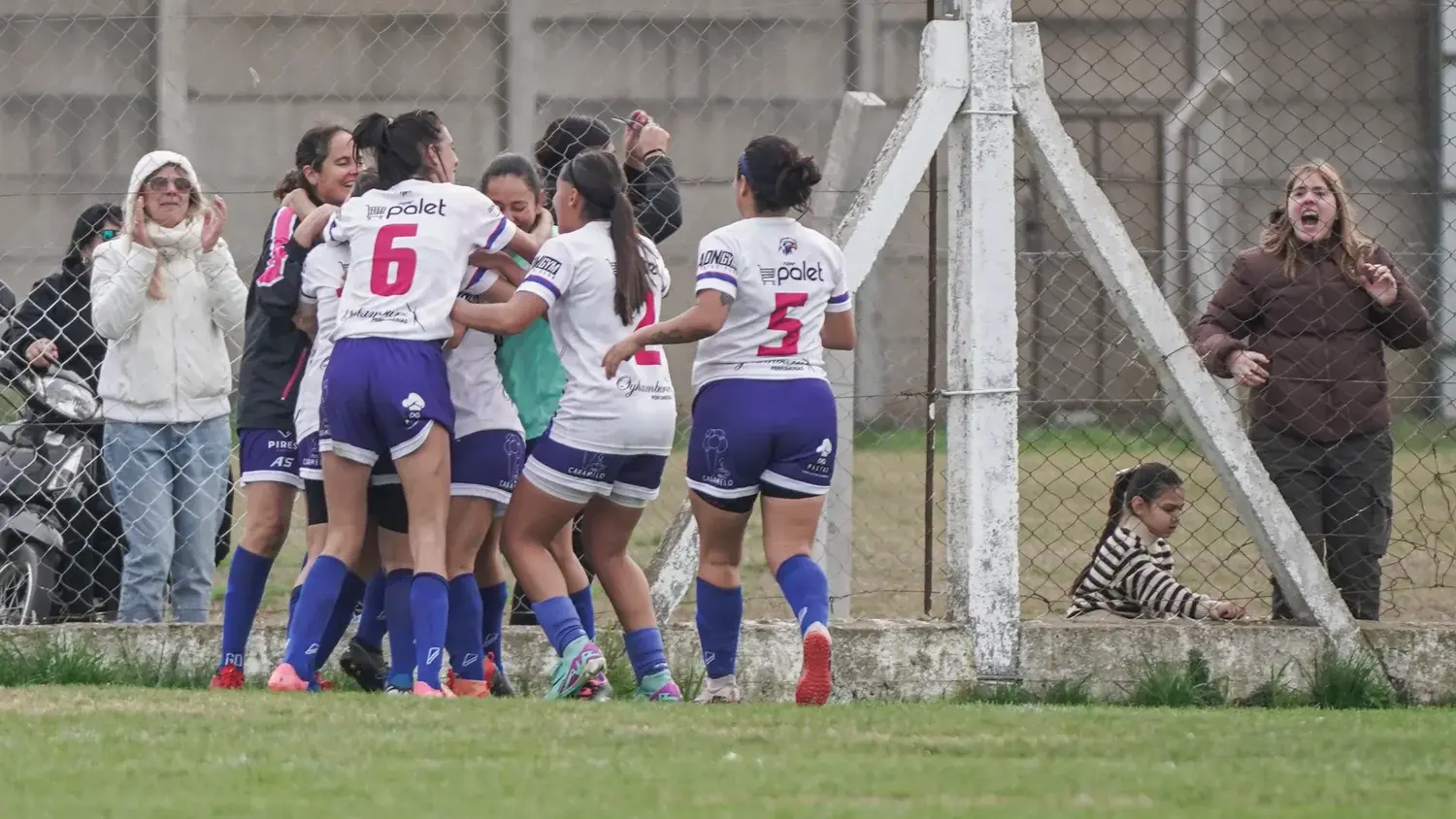 Independiente celebró ante Rivadavia. Las "Chimangas" son finalistas del Torneo Preparación