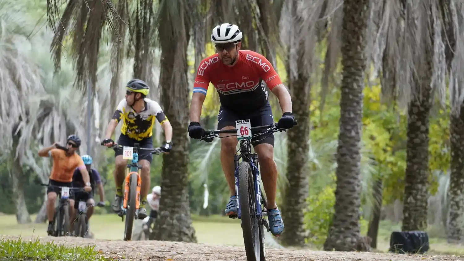 Navarro y Müller ganaron en la apertura de la temporada del campeonato de mountain bike