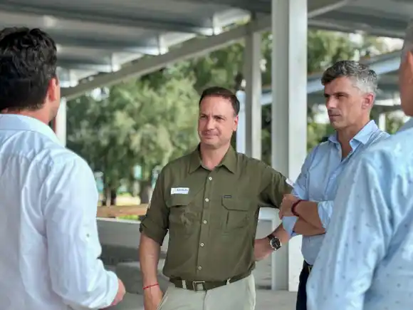 El ministro Lisandro Enrico visitó la obra de la nueva Escuela Técnica de Humberto Primo