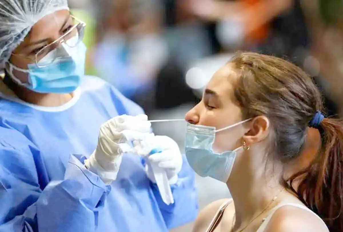 Desde el Ministerio de Salud advierten fuerte
salto en los casos de covid-19 en todo el país