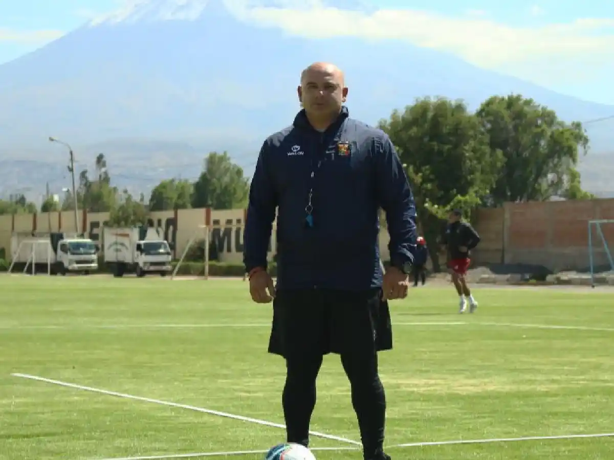 Zurbriggen dicta charla en Antártida Argentina