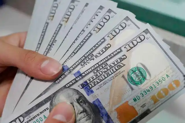 El dólar arrancó la semana en alza: subió 17 centavos
