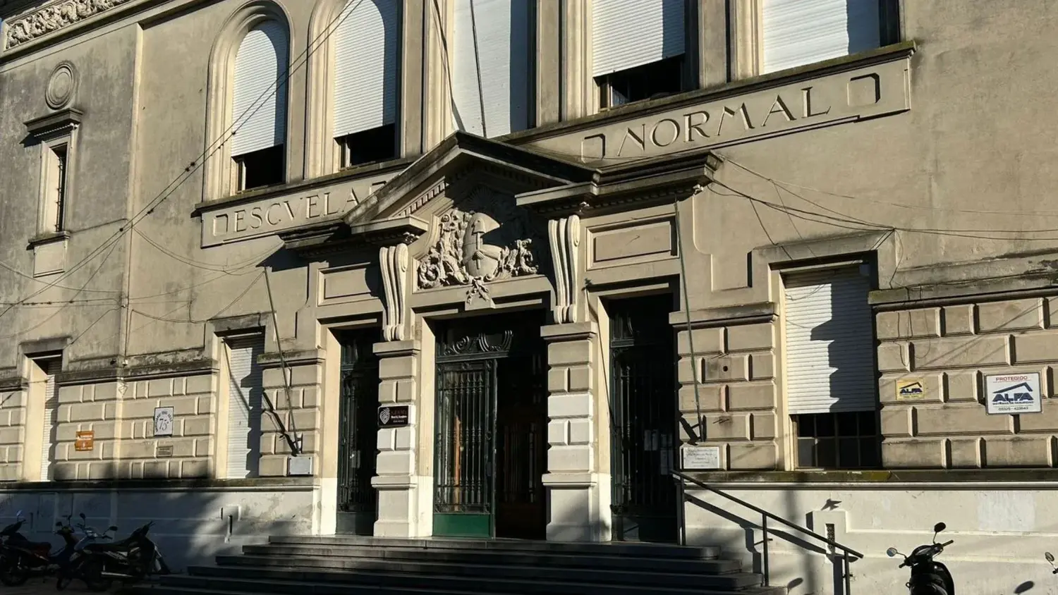 La Escuela Normal de San Pedro volvió a detectar una inscripción con un mensaje que hace referencia a una posible situación de riesgo.