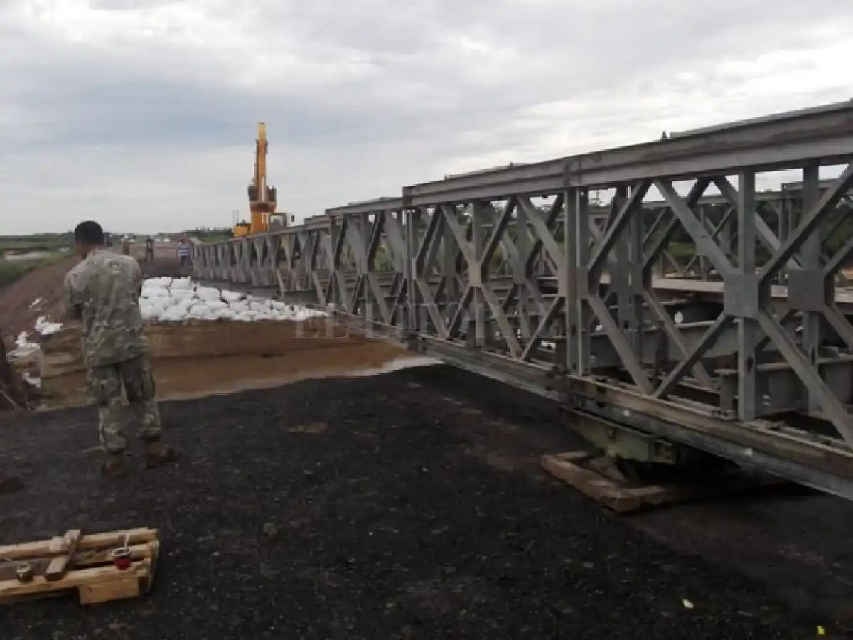 Se colocó el puente y este lunes estaría habilitado el tránsito en la ruta Nº1