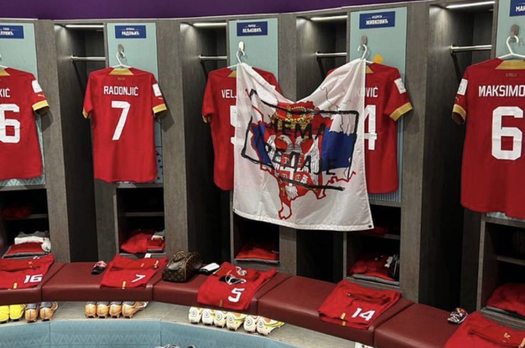 La FIFA investiga a Serbia por una bandera con Kosovo en el vestuario del Mundial