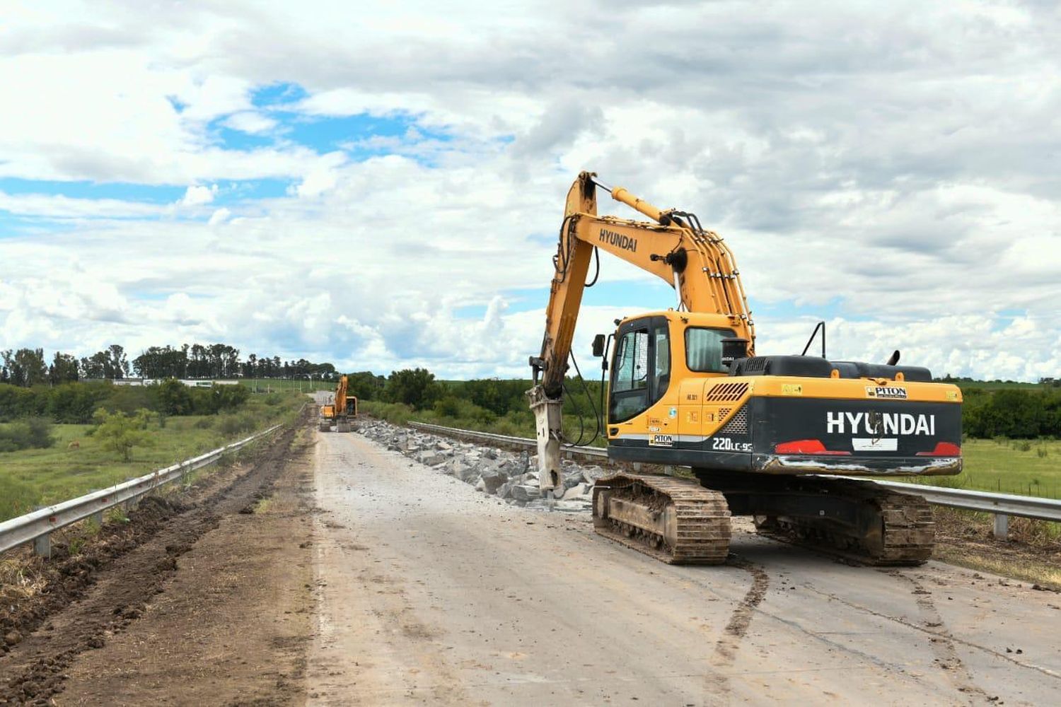 Stratta recorrió los trabajos que se realizan en la Variante sobre la ruta 11 en el ingreso a Victoria