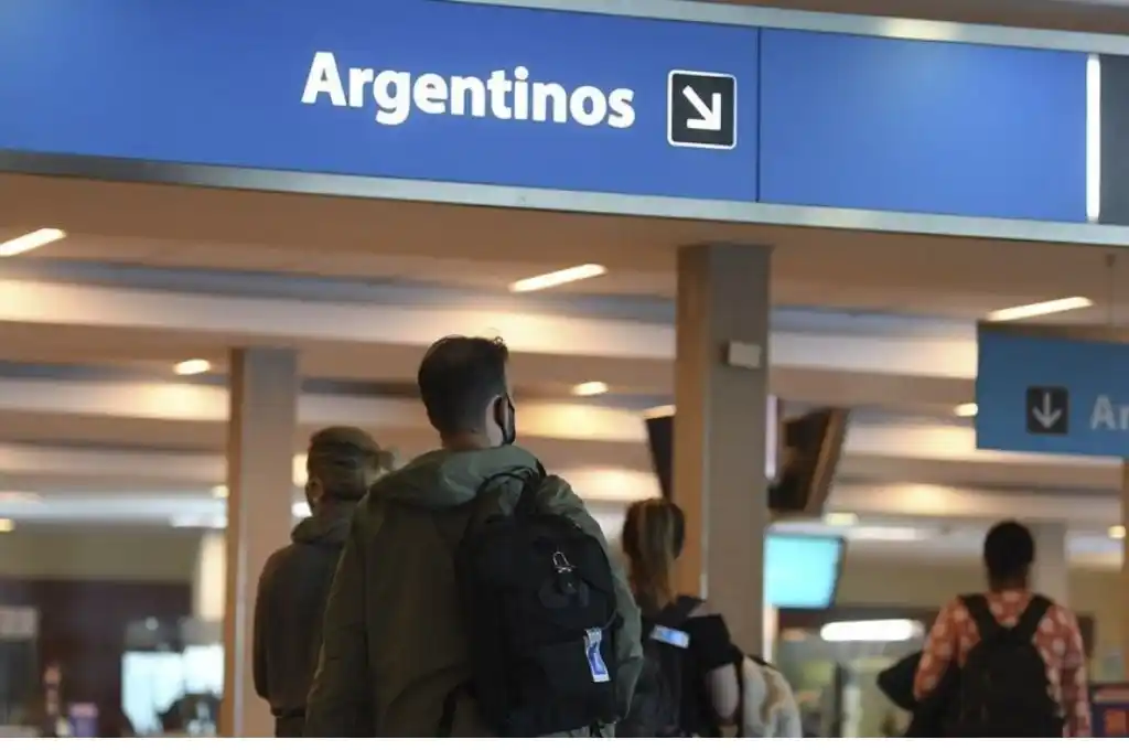 Disponen nuevos requisitos para ingresar al país