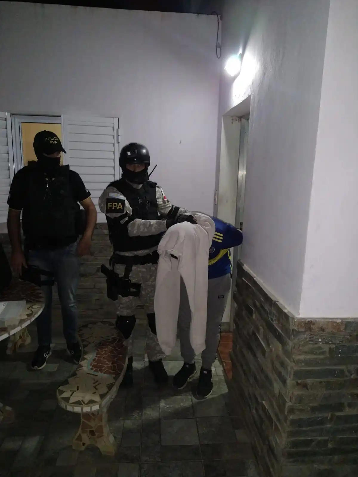 Allanamiento en Brinkmann: FPA secuestra droga y detiene a tres hombres