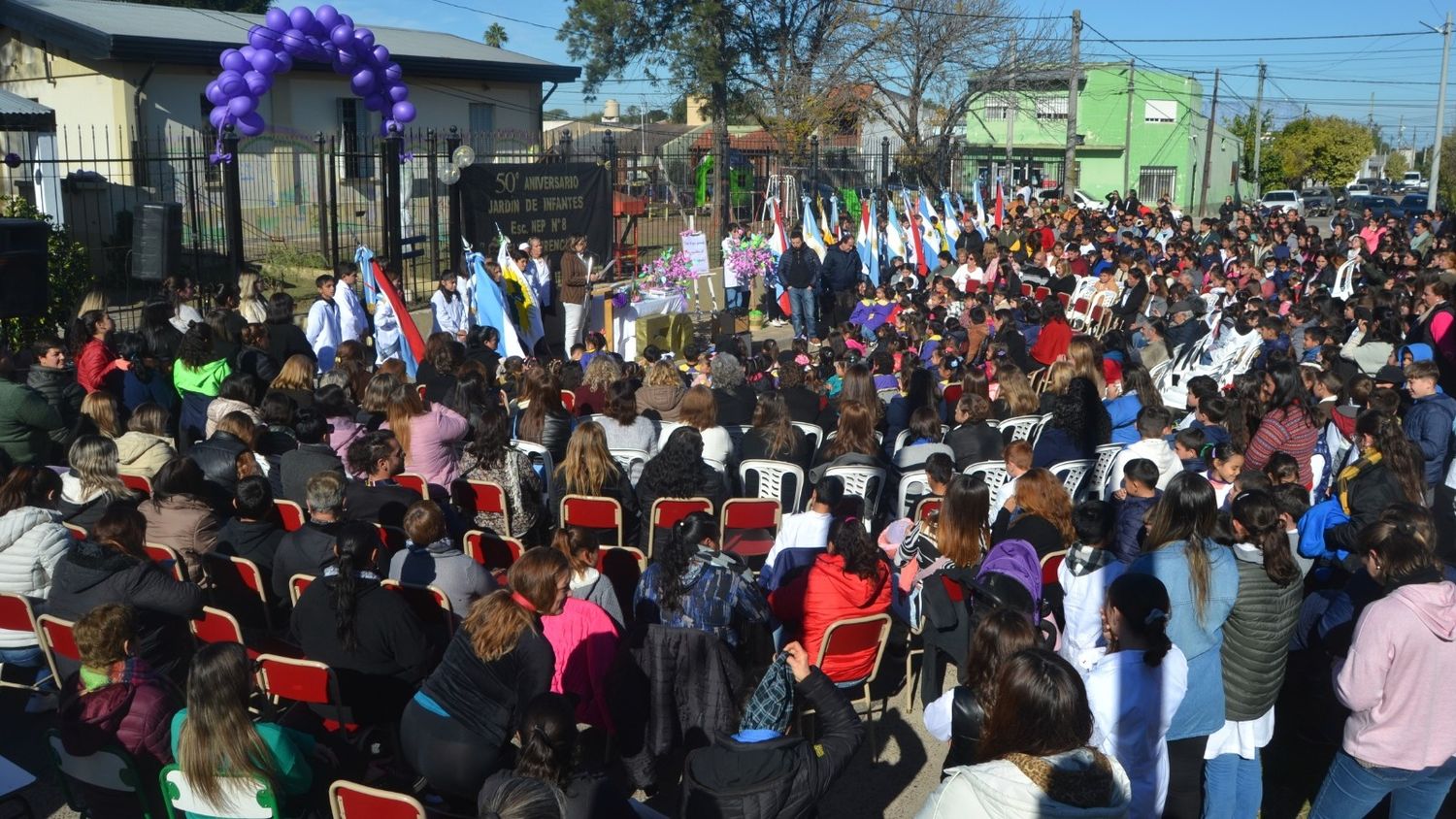 Numeroso público participó del acto por el 50º aniversario del jardín de infantes.