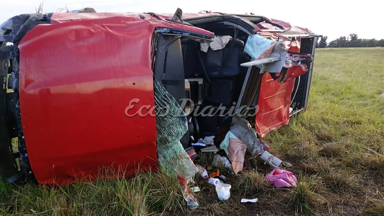 Camioneta volcada