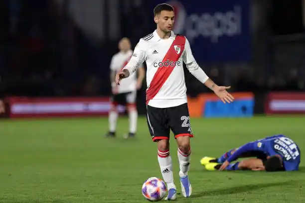 Mammana será titular en River.