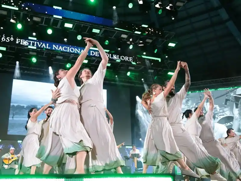 La delegación santafesina, siempre brillando en el tradicional festival folklórico.