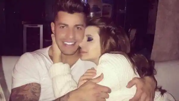 Golpes y alcohol: Charlotte, protagonista del primer escándalo del verano