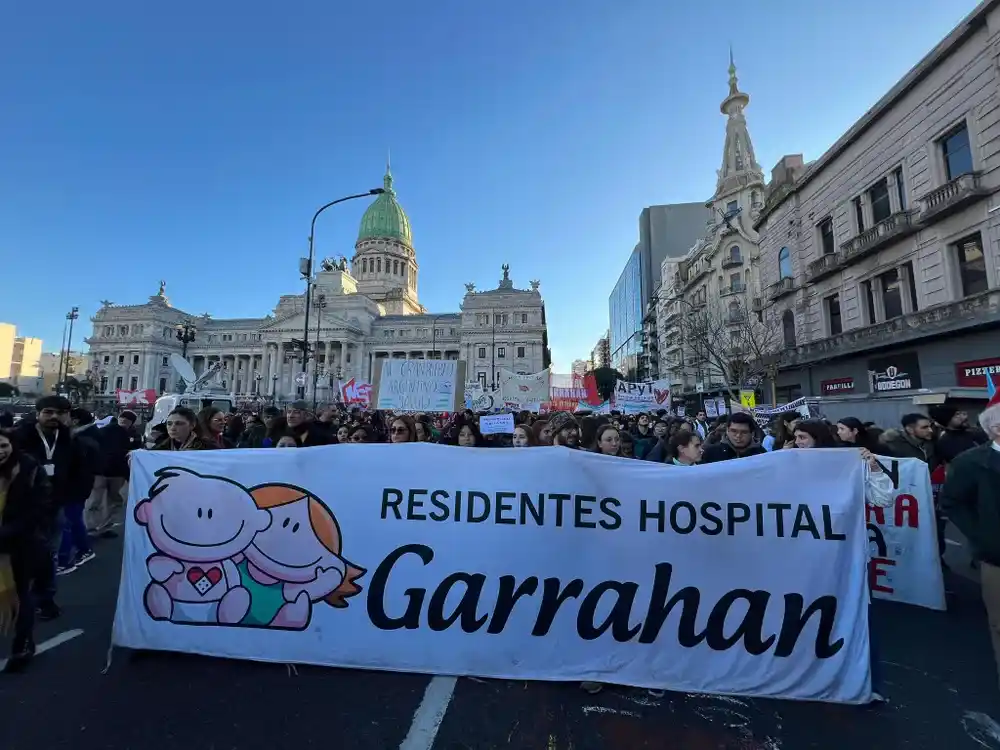 El gobierno echó a delegados del Hospital Garrahan tras un conflicto gremial por descuentos salariales