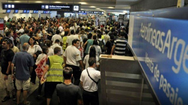 Aerolíneas canceló todos los vuelos del lunes 26 por el paro