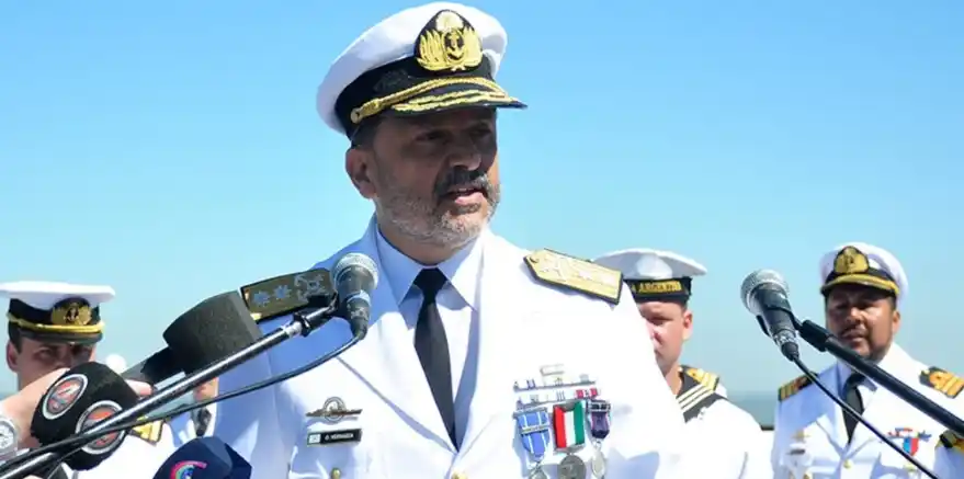 Por falta de recursos: renunció el Jefe de la Armada