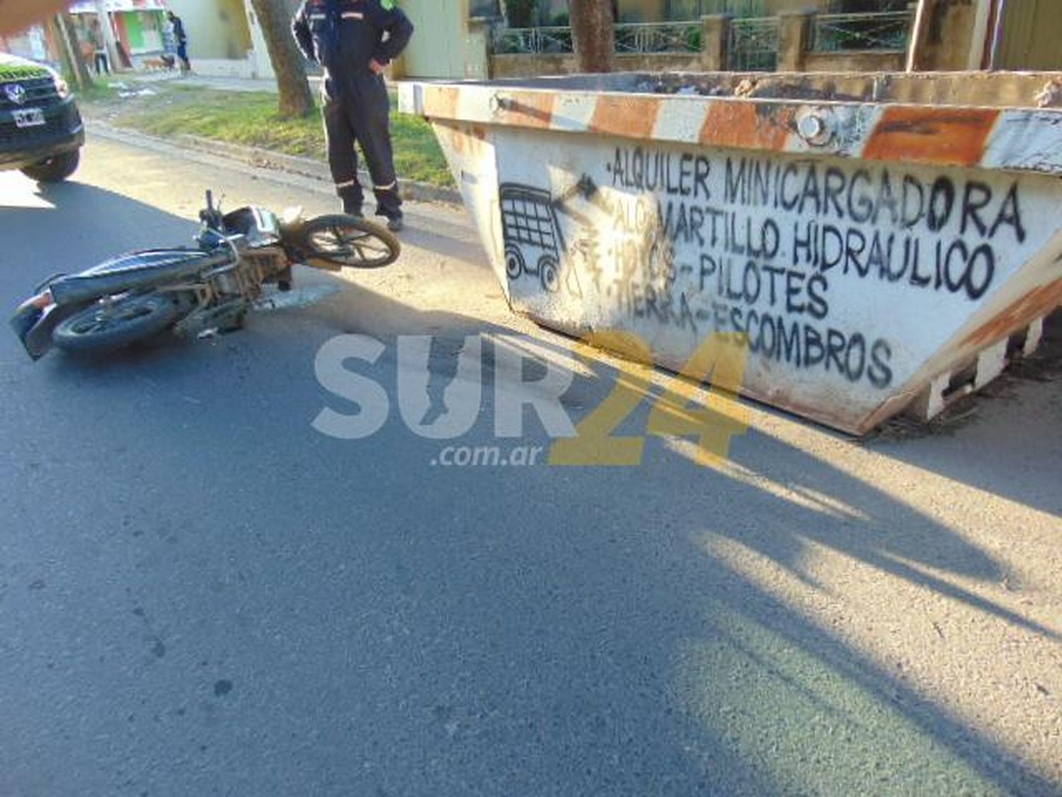 Motociclista colisionó contra un volquete