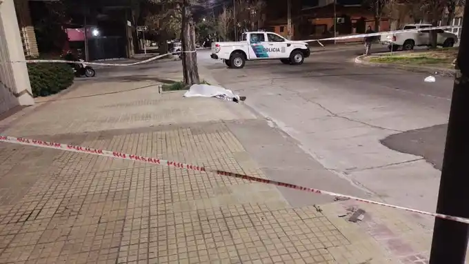 Delincuente ingresó a una casa de La Plata y tomó de rehén a dos niños: Un amigo de la familia lo mató