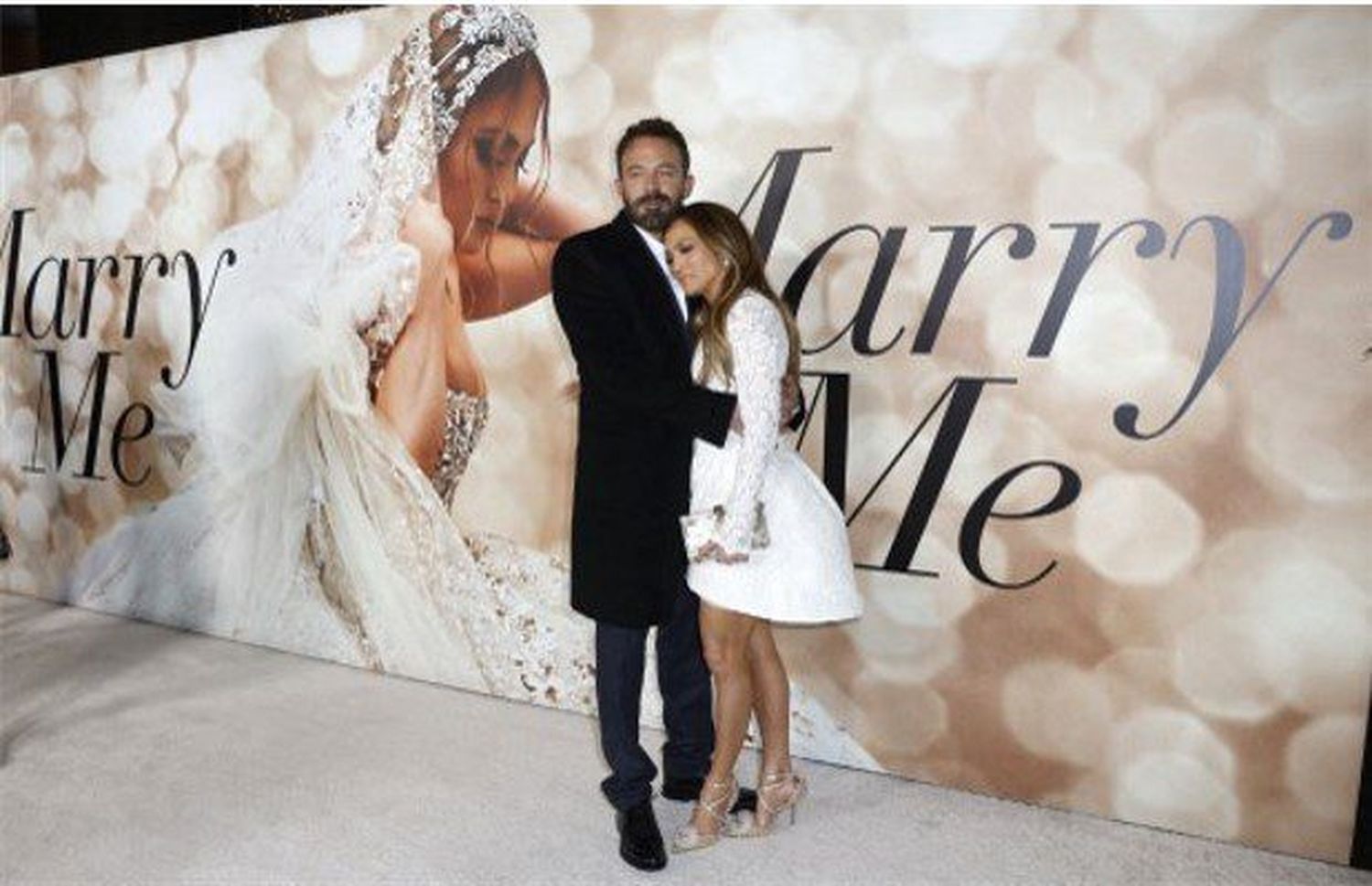 ¿Indirecta para Ben? Así llegó vestida JLo para la premier de su película con Maluma