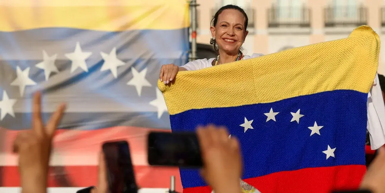 Machado denunció que el chavismo no la deja volver para ayudar en la catástrofe.