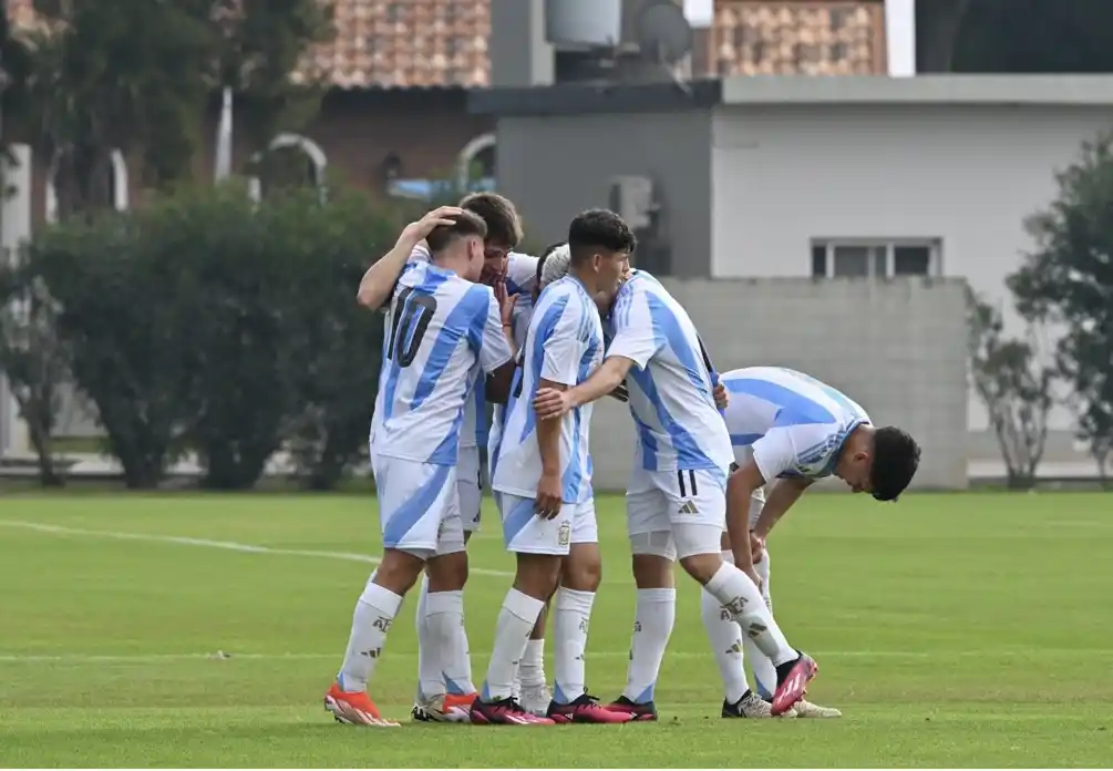 El festejo de gol de los juveniles de Placente
