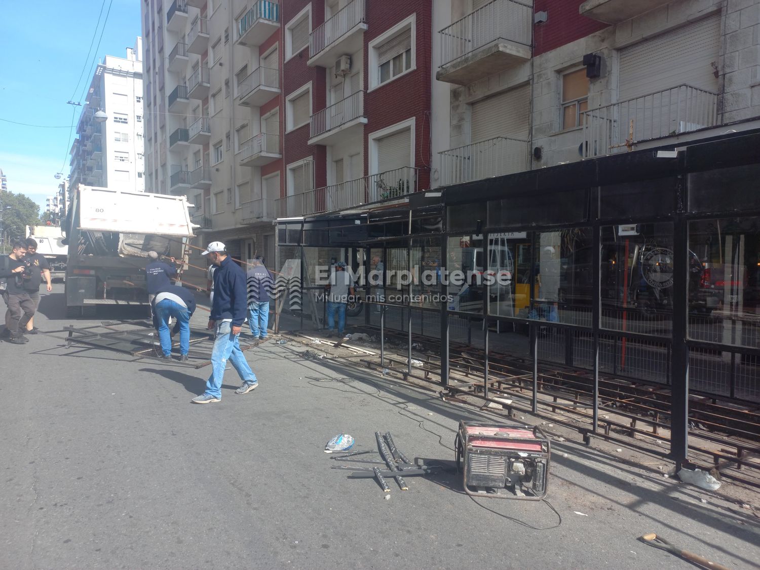 Así desmantelan los decks en Mar del Plata